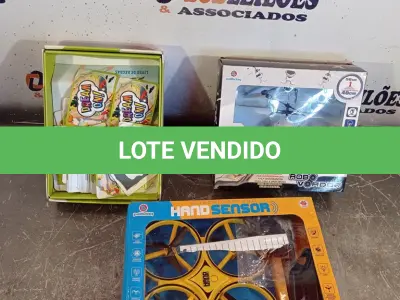 LOTE 176 - 03 BRINQUEDOS SENDO: 01 QUADRICOPTERO, 01 ROBÔ VOADOR E 01 DREAM ON INCOMPLETOS. (NO ESTADO, LEILÃO NÃO TEM GARANTIA E NEM DEVOLUÇÃO, SUJEITO A POSSÍVEIS AVARIAS VISÍVEIS/OCULTAS E/OU AUSÊNCIA DE COMPONENTES).