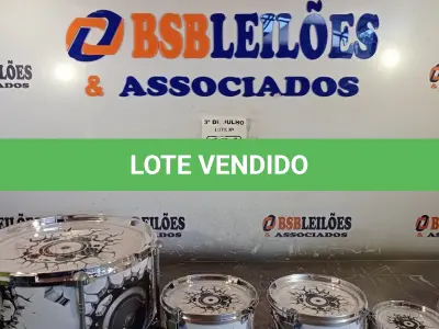 LOTE 104 - 01 BATERIA DE BRINQUEDO COM AVARIAS. (NO ESTADO, LEILÃO NÃO TEM GARANTIA E NEM DEVOLUÇÃO, SUJEITO A POSSÍVEIS AVARIAS VISÍVEIS/OCULTAS E/OU AUSÊNCIA DE COMPONENTES).