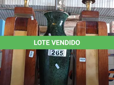 LOTE 265 - 03 ABAJURES MODELOS DIVERSOS INCOMPLETOS. (NO ESTADO, LEILÃO NÃO TEM GARANTIA E NEM DEVOLUÇÃO, SUJEITO A POSSÍVEIS AVARIAS VISÍVEIS/OCULTAS E/OU AUSÊNCIA DE COMPONENTES).