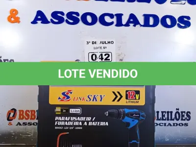 LOTE 042 - 01 PARAFUSADEIRA A BATERIA 12V 3/8” 10MM. (NO ESTADO, LEILÃO NÃO TEM GARANTIA E NEM DEVOLUÇÃO, SUJEITO A POSSÍVEIS AVARIAS VISÍVEIS/OCULTAS E/OU AUSÊNCIA DE COMPONENTES).