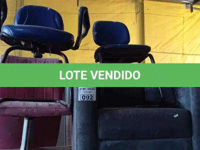 LOTE 092 - 01 POLTRONA E 03 CADEIRAS DE ESCRITÓRIO MODELOS DIVERSOS. (NO ESTADO, LEILÃO NÃO TEM GARANTIA E NEM DEVOLUÇÃO, SUJEITO A POSSÍVEIS AVARIAS VISÍVEIS/OCULTAS E/OU AUSÊNCIA DE COMPONENTES).