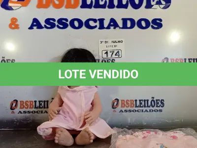 LOTE 174 - 01 BONECA BEBE REBORN. (NO ESTADO, LEILÃO NÃO TEM GARANTIA E NEM DEVOLUÇÃO, SUJEITO A POSSÍVEIS AVARIAS VISÍVEIS/OCULTAS E/OU AUSÊNCIA DE COMPONENTES).