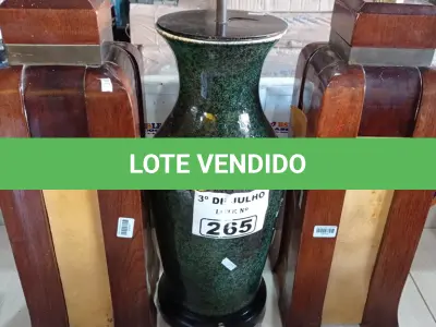 LOTE 265 - 03 ABAJURES MODELOS DIVERSOS INCOMPLETOS. (NO ESTADO, LEILÃO NÃO TEM GARANTIA E NEM DEVOLUÇÃO, SUJEITO A POSSÍVEIS AVARIAS VISÍVEIS/OCULTAS E/OU AUSÊNCIA DE COMPONENTES).