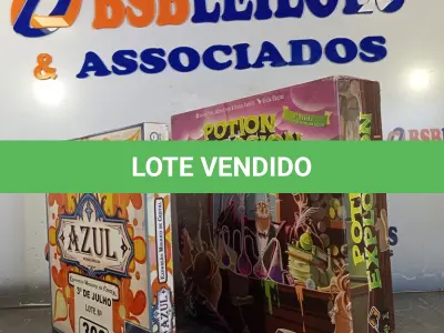 LOTE 302 - 02 JOGOS DE TABULEIRO. (NO ESTADO, LEILÃO NÃO TEM GARANTIA E NEM DEVOLUÇÃO, SUJEITO A POSSÍVEIS AVARIAS VISÍVEIS/OCULTAS E/OU AUSÊNCIA DE COMPONENTES).