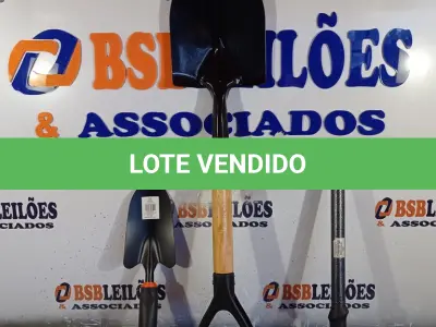 LOTE 047 - 02 PÁS E 01 SACHO PARA JARDINAGEM. (NO ESTADO, LEILÃO NÃO TEM GARANTIA E NEM DEVOLUÇÃO, SUJEITO A POSSÍVEIS AVARIAS VISÍVEIS/OCULTAS E/OU AUSÊNCIA DE COMPONENTES).