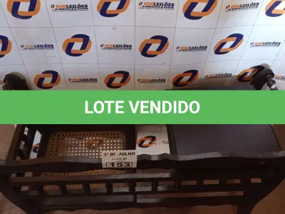 LOTE 153 - 01 APARADOR E 02 CADEIRAS EM MADEIRA TORNEADA COM FIBRAS SINTÉTICAS. (NO ESTADO, LEILÃO NÃO TEM GARANTIA E NEM DEVOLUÇÃO, SUJEITO A POSSÍVEIS AVARIAS VISÍVEIS/OCULTAS E/OU AUSÊNCIA DE COMPONENTES).