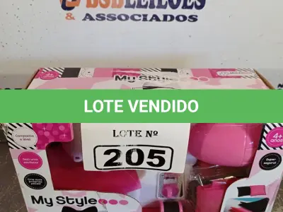 LOTE 205 - 01 ATELIÊ DE COSTURA MY STYLE. (NO ESTADO, LEILÃO NÃO TEM GARANTIA E NEM DEVOLUÇÃO, SUJEITO A POSSÍVEIS AVARIAS VISÍVEIS/OCULTAS E/OU AUSÊNCIA DE COMPONENTES).