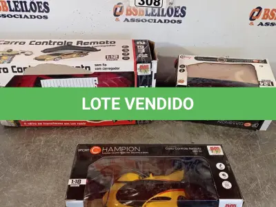 LOTE 308 - 03 CARRINHOS DE CONTROLE REMOTO MARCAS E MODELOS DIVERSOS. (NO ESTADO, LEILÃO NÃO TEM GARANTIA E NEM DEVOLUÇÃO, SUJEITO A POSSÍVEIS AVARIAS VISÍVEIS/OCULTAS E/OU AUSÊNCIA DE COMPONENTES).
