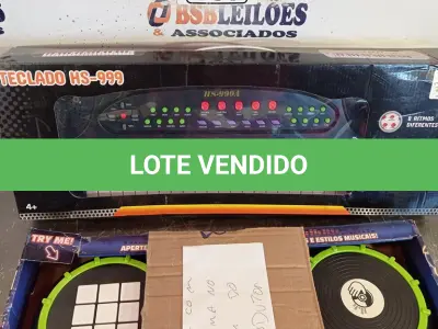 LOTE 197 - 01 TECLADO E 01 DJ MIXER. (NO ESTADO, LEILÃO NÃO TEM GARANTIA E NEM DEVOLUÇÃO, SUJEITO A POSSÍVEIS AVARIAS VISÍVEIS/OCULTAS E/OU AUSÊNCIA DE COMPONENTES).