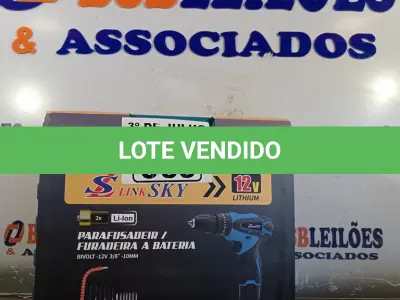 LOTE 069 - 01 PARAFUSADEIRA A BATERIA 12V 3/8” 10MM. (NO ESTADO, LEILÃO NÃO TEM GARANTIA E NEM DEVOLUÇÃO, SUJEITO A POSSÍVEIS AVARIAS VISÍVEIS/OCULTAS E/OU AUSÊNCIA DE COMPONENTES).