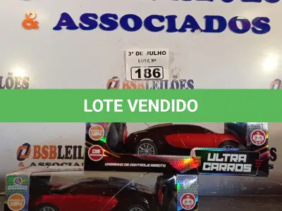 LOTE 186 - 02 CARRINHOS DE CONTROLE REMOTO. (NO ESTADO, LEILÃO NÃO TEM GARANTIA E NEM DEVOLUÇÃO, SUJEITO A POSSÍVEIS AVARIAS VISÍVEIS/OCULTAS E/OU AUSÊNCIA DE COMPONENTES).