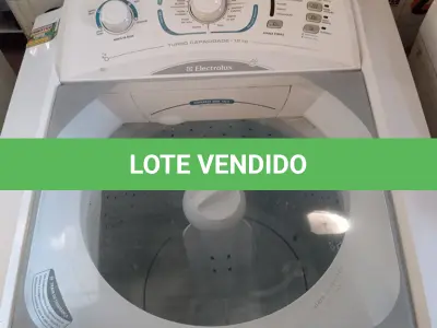 LOTE 158 - 01 LAVADORA DE ROUPAS MARCA ELECTROLUX CAPACIDADE 15KG 220V. (NO ESTADO, LEILÃO NÃO TEM GARANTIA E NEM DEVOLUÇÃO, SUJEITO A POSSÍVEIS AVARIAS VISÍVEIS/OCULTAS E/OU AUSÊNCIA DE COMPONENTES).