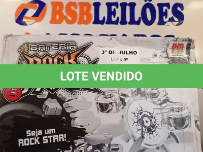 LOTE 183 - 01 BATERIA DE BRINQUEDO COM AVARIAS. (NO ESTADO, LEILÃO NÃO TEM GARANTIA E NEM DEVOLUÇÃO, SUJEITO A POSSÍVEIS AVARIAS VISÍVEIS/OCULTAS E/OU AUSÊNCIA DE COMPONENTES).