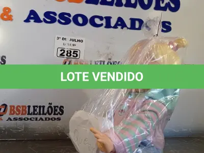 LOTE 285 - 01 BONECA. (NO ESTADO, LEILÃO NÃO TEM GARANTIA E NEM DEVOLUÇÃO, SUJEITO A POSSÍVEIS AVARIAS VISÍVEIS/OCULTAS E/OU AUSÊNCIA DE COMPONENTES).