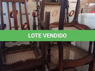 LOTE 151 - 04 CADEIRAS EM MADEIRA TORNEADA COM FIBRAS SINTÉTICAS. (NO ESTADO, LEILÃO NÃO TEM GARANTIA E NEM DEVOLUÇÃO, SUJEITO A POSSÍVEIS AVARIAS VISÍVEIS/OCULTAS E/OU AUSÊNCIA DE COMPONENTES).