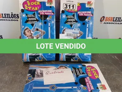 LOTE 311 - 03 MICROFONES COM PEDESTAL ROCK STAR. (NO ESTADO, LEILÃO NÃO TEM GARANTIA E NEM DEVOLUÇÃO, SUJEITO A POSSÍVEIS AVARIAS VISÍVEIS/OCULTAS E/OU AUSÊNCIA DE COMPONENTES).