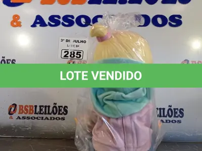 LOTE 285 - 01 BONECA. (NO ESTADO, LEILÃO NÃO TEM GARANTIA E NEM DEVOLUÇÃO, SUJEITO A POSSÍVEIS AVARIAS VISÍVEIS/OCULTAS E/OU AUSÊNCIA DE COMPONENTES).