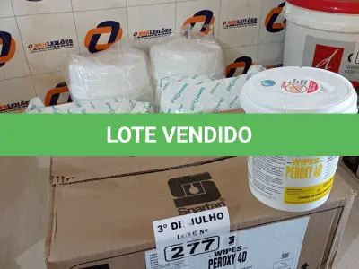LOTE 277 - 02 FRASQUEIRAS SUPPLY CLEAN, 02 REFIS E 06 BALDES DE WIPES PEROXY 4D. (NO ESTADO, LEILÃO NÃO TEM GARANTIA E NEM DEVOLUÇÃO, SUJEITO A POSSÍVEIS AVARIAS VISÍVEIS/OCULTAS E/OU AUSÊNCIA DE COMPONENTES).