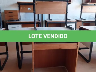 LOTE 458 - 02 MESAS COM ESTRUTURA EM FERRO FUNDIDO TAMPO EM MADEIRA E 01 MESA PARA COMPUTADOR EM MADEIRA. (NO ESTADO, LEILÃO NÃO TEM GARANTIA E NEM DEVOLUÇÃO, SUJEITO A POSSÍVEIS AVARIAS VISÍVEIS/OCULTAS E/OU AUSÊNCIA DE COMPONENTES).