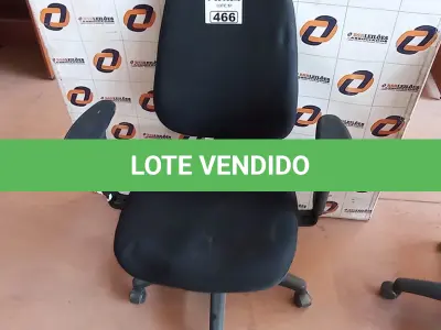 LOTE 466 - 01 CADEIRA DE ESCRITÓRIO COM BASE GIRATÓRIA. (NO ESTADO, LEILÃO NÃO TEM GARANTIA E NEM DEVOLUÇÃO, SUJEITO A POSSÍVEIS AVARIAS VISÍVEIS/OCULTAS E/OU AUSÊNCIA DE COMPONENTES).