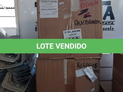 LOTE 398 - 01 LOTE COM GRANDE QUANTIDADE DE RELÓGIOS DE PAREDE MARCAS E MODELOS DIVERSOS. (NO ESTADO, LEILÃO NÃO TEM GARANTIA E NEM DEVOLUÇÃO, SUJEITO A POSSÍVEIS AVARIAS VISÍVEIS/OCULTAS E/OU AUSÊNCIA DE COMPONENTES).