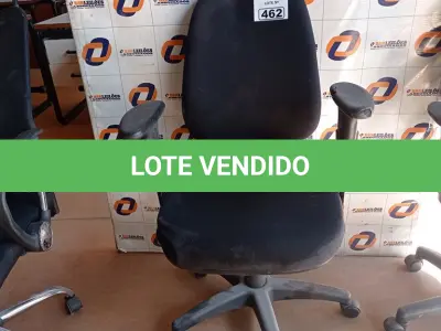 LOTE 462 - 01 CADEIRA DE ESCRITÓRIO COM BASE GIRATÓRIA. (NO ESTADO, LEILÃO NÃO TEM GARANTIA E NEM DEVOLUÇÃO, SUJEITO A POSSÍVEIS AVARIAS VISÍVEIS/OCULTAS E/OU AUSÊNCIA DE COMPONENTES).