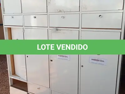 LOTE 427 - 01 ARMÁRIO ROUPEIRO EM MADEIRA C/08 PORTAS. (NO ESTADO, LEILÃO NÃO TEM GARANTIA E NEM DEVOLUÇÃO, SUJEITO A POSSÍVEIS AVARIAS VISÍVEIS/OCULTAS E/OU AUSÊNCIA DE COMPONENTES).
