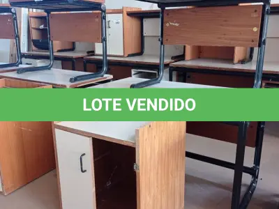 LOTE 450 - 02 MESAS COM ESTRUTURA EM FERRO FUNDIDO TAMPO EM MADEIRA E 01 ARMÁRIO EM MADEIRA COM 02 PORTAS INCOMPLETO. (NO ESTADO, LEILÃO NÃO TEM GARANTIA E NEM DEVOLUÇÃO, SUJEITO A POSSÍVEIS AVARIAS VISÍVEIS/OCULTAS E/OU AUSÊNCIA DE COMPONENTES).
