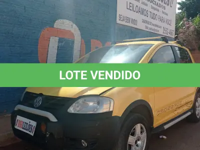 LOTE 486 - 01 VW/CROSSFOX; ANO:2006/2006; ALCOOL/GASOLINA NA COR AMARELA. (NO ESTADO)