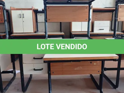 LOTE 453 - 03 MESAS COM ESTRUTURA EM FERRO FUNDIDO TAMPO EM MADEIRA SENDO 02 SEM GAVETAS. (NO ESTADO, LEILÃO NÃO TEM GARANTIA E NEM DEVOLUÇÃO, SUJEITO A POSSÍVEIS AVARIAS VISÍVEIS/OCULTAS E/OU AUSÊNCIA DE COMPONENTES).