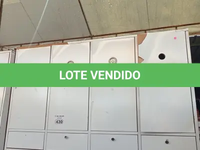 LOTE 430 - 01 ARMÁRIO ROUPEIRO EM MADEIRA C/08 PORTAS. (NO ESTADO, LEILÃO NÃO TEM GARANTIA E NEM DEVOLUÇÃO, SUJEITO A POSSÍVEIS AVARIAS VISÍVEIS/OCULTAS E/OU AUSÊNCIA DE COMPONENTES).