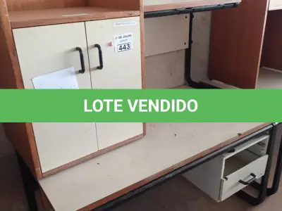 LOTE 443 - 02 MESAS COM ESTRUTURA EM FERRO FUNDIDO TAMPO EM MADEIRA E 01 ARMÁRIO EM MADEIRA COM 02 PORTAS. (NO ESTADO, LEILÃO NÃO TEM GARANTIA E NEM DEVOLUÇÃO, SUJEITO A POSSÍVEIS AVARIAS VISÍVEIS/OCULTAS E/OU AUSÊNCIA DE COMPONENTES).
