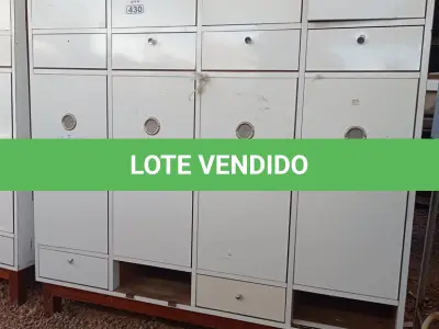 LOTE 430 - 01 ARMÁRIO ROUPEIRO EM MADEIRA C/08 PORTAS. (NO ESTADO, LEILÃO NÃO TEM GARANTIA E NEM DEVOLUÇÃO, SUJEITO A POSSÍVEIS AVARIAS VISÍVEIS/OCULTAS E/OU AUSÊNCIA DE COMPONENTES).