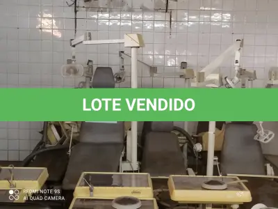 LOTE 095 - 06 CADEIRAS ODONTOLÓGICA + 06 UNIDADES AUXILIARES + 06 EQUIPOS TIPO CART + 06 REFLETORES ODONTOLÓGICOS + 06 MOCHOS MECÂNICO C/ REGULAGEM + 02 COMPRESSORES ODONTOLÓGICO (SUCATA) (UNIDADE: B-033 - MONTES CLAROS/MG - LOCAL DE RETIRADA: AVENIDA LAGO DO TUCURUÍ S/N, BAIRRO ACÁCIAS - MONTES CLAROS/MG - CEP-39.404-264)