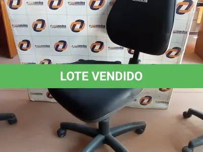 LOTE 463 - 01 CADEIRA DE ESCRITÓRIO COM BASE GIRATÓRIA. (NO ESTADO, LEILÃO NÃO TEM GARANTIA E NEM DEVOLUÇÃO, SUJEITO A POSSÍVEIS AVARIAS VISÍVEIS/OCULTAS E/OU AUSÊNCIA DE COMPONENTES).