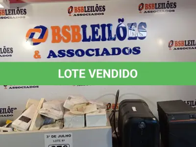 LOTE 376 - 01 LOTE COM VÁRIAS TOMADAS ELÉTRICA, VÁRIOS CONTROLES PARA AR-CONDICIONADO MARCAS E MODELOS DIVERSOS, 01 AUTOTRANSFORMADOR E 01 ESTABILIZADOR.  (NO ESTADO, LEILÃO NÃO TEM GARANTIA E NEM DEVOLUÇÃO, SUJEITO A POSSÍVEIS AVARIAS VISÍVEIS/OCULTAS E/OU AUSÊNCIA DE COMPONENTES).