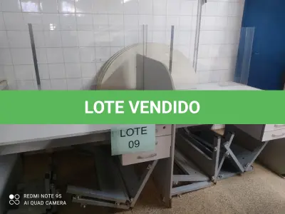 LOTE 103 - 02 ARMÁRIOS ALTO C/ PRATELEIRAS + 03 BALCÕES EM FÓRMICA SIMPLES PEQUENO + ARQUIVO P/ PASTAS SUSPENSAS 4 GAVETAS + 03 MESAS REDONDA (SUCATA)+ ARMÁRIO DE AÇO, VITRINE, 01 PORTA + ARMÁRIO DE AÇO GRANDE + MESA DE 02 NICHOS COM 3 GAVETAS CADA + 02 CASULO PARA MICROCOMPUTADOR (SUCATA)  (UNIDADE: B-033 - MONTES CLAROS/MG - LOCAL DE RETIRADA: AVENIDA LAGO DO TUCURUÍ S/N, BAIRRO ACÁCIAS - MONTES CLAROS/MG - CEP-39.404-264)
