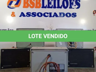 LOTE 371 - 06 ALTO-FALANTES COM SUPORTE DE FERRO SENDO 01 INCOMPLETO. (NO ESTADO, LEILÃO NÃO TEM GARANTIA E NEM DEVOLUÇÃO, SUJEITO A POSSÍVEIS AVARIAS VISÍVEIS/OCULTAS E/OU AUSÊNCIA DE COMPONENTES).