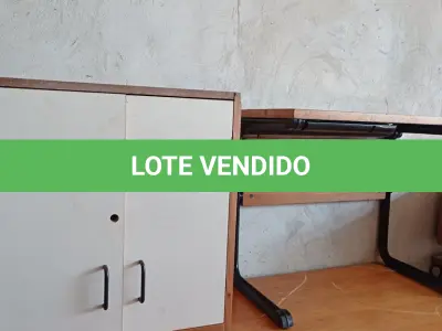 LOTE 437 - 02 MESAS COM ESTRUTURA EM FERRO FUNDIDO TAMPO EM MADEIRA E 01 ARMÁRIO EM MADEIRA COM 02 PORTAS. (NO ESTADO, LEILÃO NÃO TEM GARANTIA E NEM DEVOLUÇÃO, SUJEITO A POSSÍVEIS AVARIAS VISÍVEIS/OCULTAS E/OU AUSÊNCIA DE COMPONENTES).