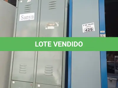 LOTE 429 - 02 ARMÁRIOS ROUPEIRO EM AÇO SENDO 01 C/ 4 PORTAS E OUTRO C/02 PORTAS. (NO ESTADO, LEILÃO NÃO TEM GARANTIA E NEM DEVOLUÇÃO, SUJEITO A POSSÍVEIS AVARIAS VISÍVEIS/OCULTAS E/OU AUSÊNCIA DE COMPONENTES).