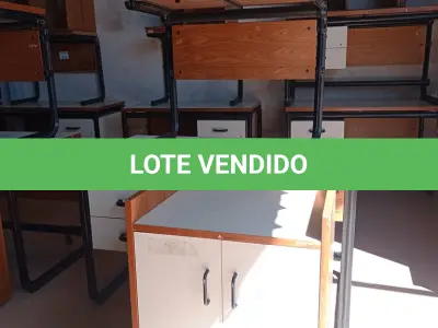 LOTE 460 - 02 MESAS COM ESTRUTURA EM FERRO FUNDIDO TAMPO EM MADEIRA SENDO 01 SEM GAVETAS E 01 ARMÁRIO EM MADEIRA COM 02 PORTAS. (NO ESTADO, LEILÃO NÃO TEM GARANTIA E NEM DEVOLUÇÃO, SUJEITO A POSSÍVEIS AVARIAS VISÍVEIS/OCULTAS E/OU AUSÊNCIA DE COMPONENTES).