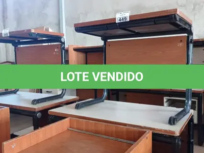 LOTE 449 - 02 MESAS COM ESTRUTURA EM FERRO FUNDIDO TAMPO EM MADEIRA E 01 ARMÁRIO EM MADEIRA COM 02 PORTAS. (NO ESTADO, LEILÃO NÃO TEM GARANTIA E NEM DEVOLUÇÃO, SUJEITO A POSSÍVEIS AVARIAS VISÍVEIS/OCULTAS E/OU AUSÊNCIA DE COMPONENTES).
