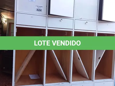 LOTE 424 - 01 ARMÁRIO ROUPEIRO EM MADEIRA C/08 PORTAS INCOMPLETOS. (NO ESTADO, LEILÃO NÃO TEM GARANTIA E NEM DEVOLUÇÃO, SUJEITO A POSSÍVEIS AVARIAS VISÍVEIS/OCULTAS E/OU AUSÊNCIA DE COMPONENTES).