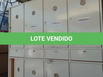 LOTE 427 - 01 ARMÁRIO ROUPEIRO EM MADEIRA C/08 PORTAS. (NO ESTADO, LEILÃO NÃO TEM GARANTIA E NEM DEVOLUÇÃO, SUJEITO A POSSÍVEIS AVARIAS VISÍVEIS/OCULTAS E/OU AUSÊNCIA DE COMPONENTES).