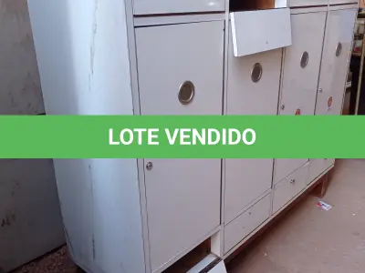 LOTE 425 - 01 ARMÁRIO ROUPEIRO EM MADEIRA C/08 PORTAS. (NO ESTADO, LEILÃO NÃO TEM GARANTIA E NEM DEVOLUÇÃO, SUJEITO A POSSÍVEIS AVARIAS VISÍVEIS/OCULTAS E/OU AUSÊNCIA DE COMPONENTES).