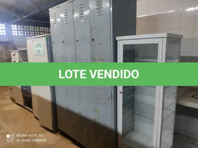 LOTE 103 - 02 ARMÁRIOS ALTO C/ PRATELEIRAS + 03 BALCÕES EM FÓRMICA SIMPLES PEQUENO + ARQUIVO P/ PASTAS SUSPENSAS 4 GAVETAS + 03 MESAS REDONDA (SUCATA)+ ARMÁRIO DE AÇO, VITRINE, 01 PORTA + ARMÁRIO DE AÇO GRANDE + MESA DE 02 NICHOS COM 3 GAVETAS CADA + 02 CASULO PARA MICROCOMPUTADOR (SUCATA)  (UNIDADE: B-033 - MONTES CLAROS/MG - LOCAL DE RETIRADA: AVENIDA LAGO DO TUCURUÍ S/N, BAIRRO ACÁCIAS - MONTES CLAROS/MG - CEP-39.404-264)