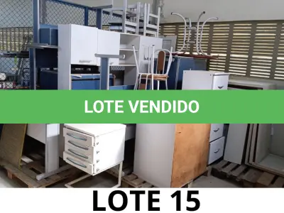 LOTE 048 - 5 MESAS DE ESCRITÓRIO, 2 MESAS COM QUATRO CADEIRAS, ARMÁRIO BAIXO, ARMÁRIO ALTO, ARMÁRIO COM DUAS PORTAS, ARQUIVO P/ PASTA SUSPENSA, ESTAÇÃO DE TRAB. QUATRO LUGARES, ARMÁRIO MADEIRA C/ PIA INOX, BALCÃO DE ATEND. C GAVETAS E PRATELEIRAS, ARMÁRIO DE AÇO (UNIDADE: B-095 - BLUMENAU/SC LOCAL DE RETIRADA: RICARDO GEORG, 777 BAIRRO ITOUPAVA CENTRAL - BLUMENAU/SC)