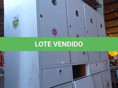 LOTE 425 - 01 ARMÁRIO ROUPEIRO EM MADEIRA C/08 PORTAS. (NO ESTADO, LEILÃO NÃO TEM GARANTIA E NEM DEVOLUÇÃO, SUJEITO A POSSÍVEIS AVARIAS VISÍVEIS/OCULTAS E/OU AUSÊNCIA DE COMPONENTES).
