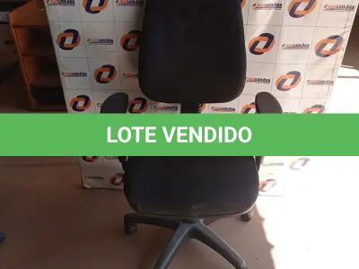 LOTE 461 - 01 CADEIRA DE ESCRITÓRIO COM BASE GIRATÓRIA. (NO ESTADO, LEILÃO NÃO TEM GARANTIA E NEM DEVOLUÇÃO, SUJEITO A POSSÍVEIS AVARIAS VISÍVEIS/OCULTAS E/OU AUSÊNCIA DE COMPONENTES).