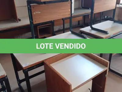 LOTE 450 - 02 MESAS COM ESTRUTURA EM FERRO FUNDIDO TAMPO EM MADEIRA E 01 ARMÁRIO EM MADEIRA COM 02 PORTAS INCOMPLETO. (NO ESTADO, LEILÃO NÃO TEM GARANTIA E NEM DEVOLUÇÃO, SUJEITO A POSSÍVEIS AVARIAS VISÍVEIS/OCULTAS E/OU AUSÊNCIA DE COMPONENTES).